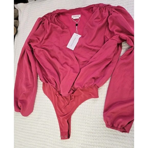 NWT Lovers and Friends Pink Crepe Satin Surplice Blouson Sleeves Bodysuit Small - Picture 6 of 9